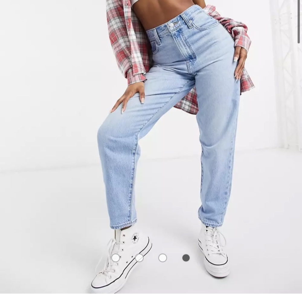 Levi's Ribcage straight leg ankle grazer jeans in bleach wash